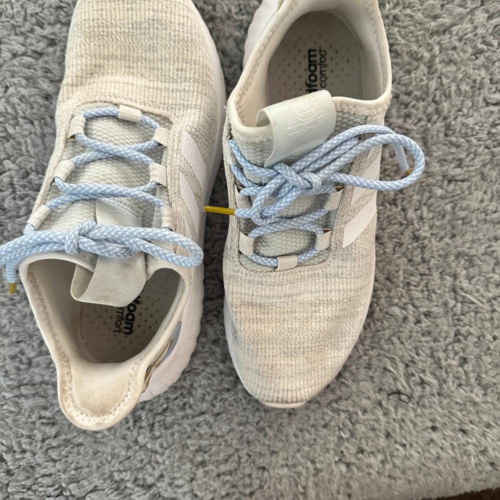 Women’s Addias, Size 8